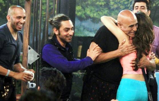 BIGG BOSS में इन कंटेस्टेंट्स ने की हिंसा, घर से निकाला गया बाहर