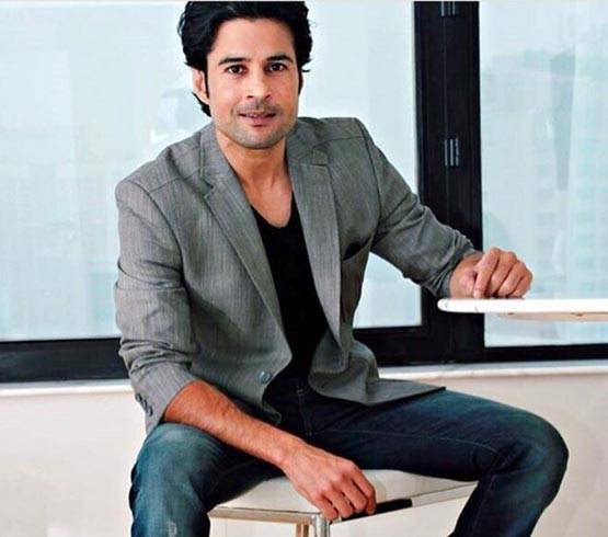 घर में बर्तन और झाड़ू-पोछा करता है ये एक्टर, कृतिका कामरा के साथ KISS हुआ था चर्चित