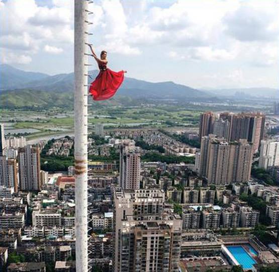 इतनी ऊंचाई पर फोटोशूट कराती है ये लड़की, देखें डराने वाली 20 Photos