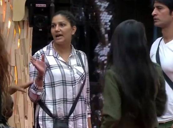 सपना के तंज से रो पड़ीं अर्शी, जानें- क्या है सेक्स स्कैंडल विवाद