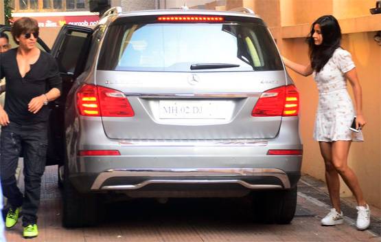 शाहरुख के साथ दिखीं सलमान की 'जोया', PHOTOS वायरल