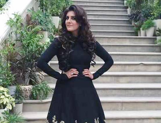 दिवाली पर ये 8 फैशन टिप्स दिखाएंगे आपको लंबा, जानें कैसे...