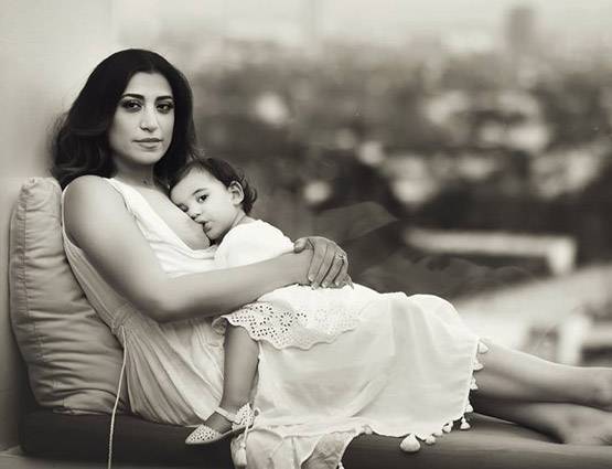 स्‍तनपान की ये तस्‍वीरें बदल देंगी आपके दिमाग की गंदी सोच...