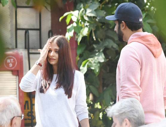 मां की बिल्डिंग में लगी आग तो पति संग ऐसे दौड़कर आईं ऐश्वर्या राय