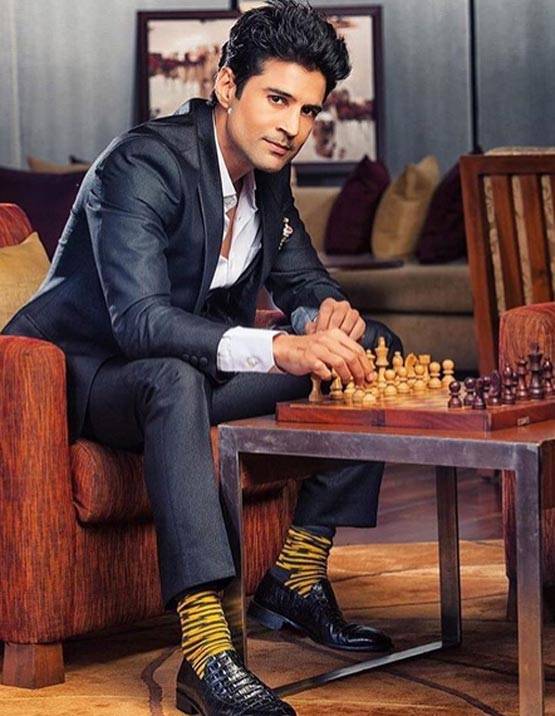 घर में बर्तन और झाड़ू-पोछा करता है ये एक्टर, कृतिका कामरा के साथ KISS हुआ था चर्चित