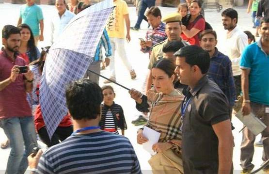 रानी लक्ष्मीबाई बनीं कंगना रनौत का दिखा ऐसा अंदाज, देखें PHOTOS