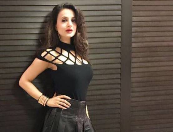 अजय की वजह से नहीं हुई तब्बू की शादी? कुंवारे हैं ये 7 उम्रदराज स्टार