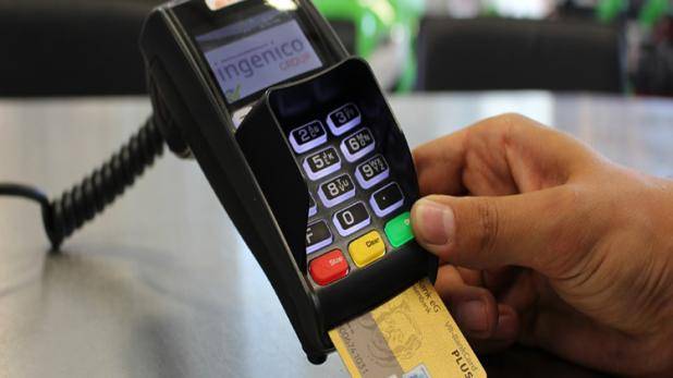 दिवाली पर इस बैंक कार्ड से कीजिये खर्च, इन लोगों मिलेगा iPhone X