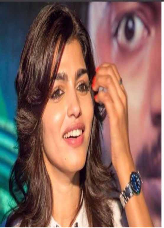 मर्यादा के नाम ड्रेस पर कमेंट से रो पड़ी रजनीकांत की 'बेटी', ये थी गलती