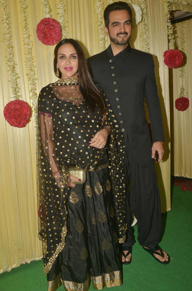 DIWALI PARTY: सारा से लेकर ट्विंकल तक एकता कपूर की पार्टी में पहुंचे ये सितारे