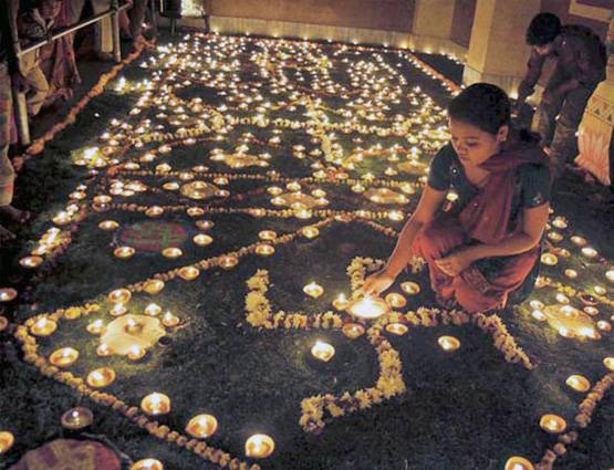 दिवाली पर यहां से खरीदें उपहार, जितना मर्जी हो उतनी चुकाएं कीमत