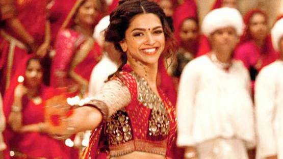 रिव्यू कमेटी ने पद्मावती में घूमर पर जताई आपत्ति, दीपिका ने की थी ये गलतियां!