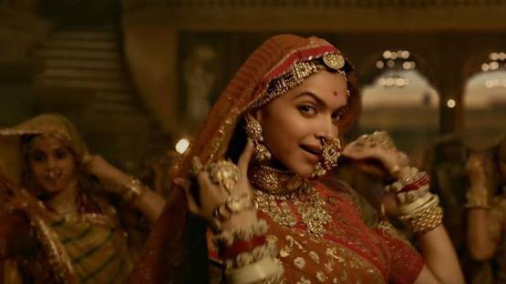 रिव्यू कमेटी ने पद्मावती में घूमर पर जताई आपत्ति, दीपिका ने की थी ये गलतियां!