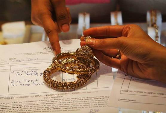 लॉकर में रखने की बजाय यहां रखें सोना, होगी कमाई