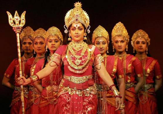 PHD या 12वीं पास? हेमा या आयशा? इन विवादों से खबरों में रहीं ड्रीम गर्ल