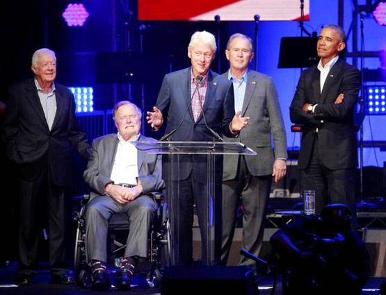 पूर्व US राष्ट्रपति ने एक्ट्रेस को 2 बार पीछे से छुआ, सुनाए गंदे जोक