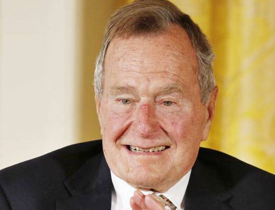 पूर्व US राष्ट्रपति ने एक्ट्रेस को 2 बार पीछे से छुआ, सुनाए गंदे जोक