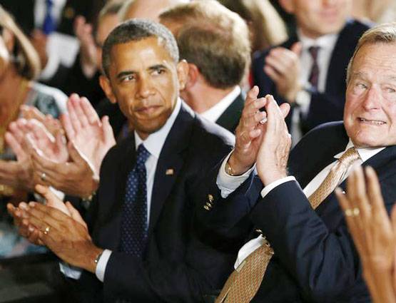 पूर्व US राष्ट्रपति ने एक्ट्रेस को 2 बार पीछे से छुआ, सुनाए गंदे जोक