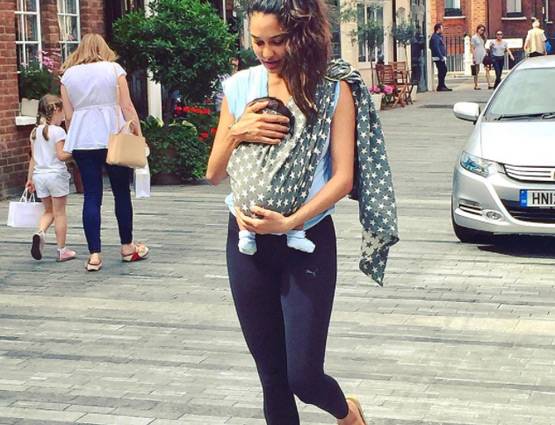 बीच पर पति के साथ लीजा हेडन, यूं मनाई 1st वेडिंग एनिवर्सरी