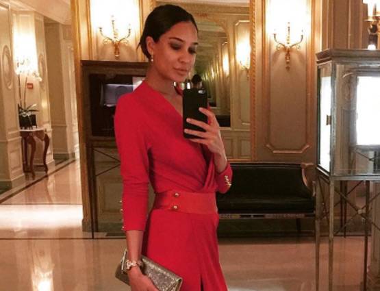 बीच पर पति के साथ लीजा हेडन, यूं मनाई 1st वेडिंग एनिवर्सरी