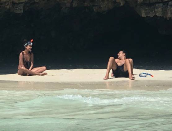 बीच पर पति के साथ लीजा हेडन, यूं मनाई 1st वेडिंग एनिवर्सरी