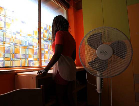 महिला को 4 दिनों में 100 पुरुषों के साथ सोने पर किया मजबूर