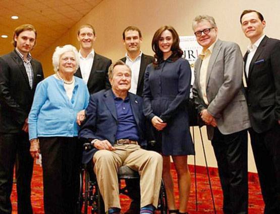 पूर्व US राष्ट्रपति ने एक्ट्रेस को 2 बार पीछे से छुआ, सुनाए गंदे जोक