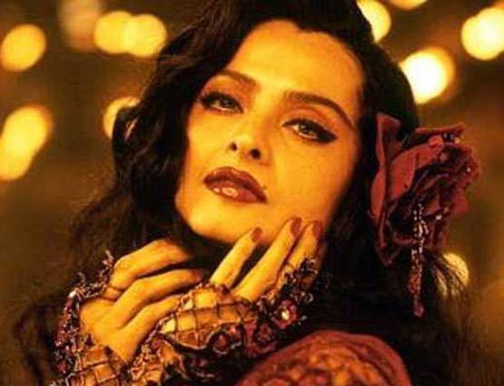 जब रो पड़ी थीं रेखा, बिना बताए 5 मिनट शूट किया गया किस सीन