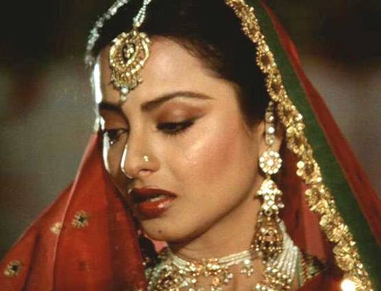 जब रो पड़ी थीं रेखा, बिना बताए 5 मिनट शूट किया गया किस सीन