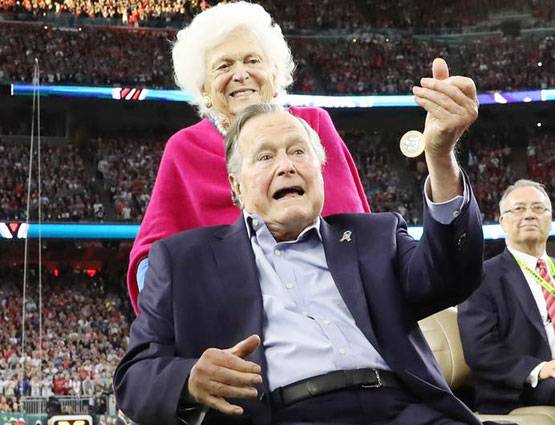 पूर्व US राष्ट्रपति ने एक्ट्रेस को 2 बार पीछे से छुआ, सुनाए गंदे जोक