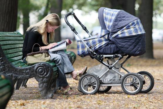 घटती आबादी से चिंतित हैं ये देश, उठा रहे ये कदम