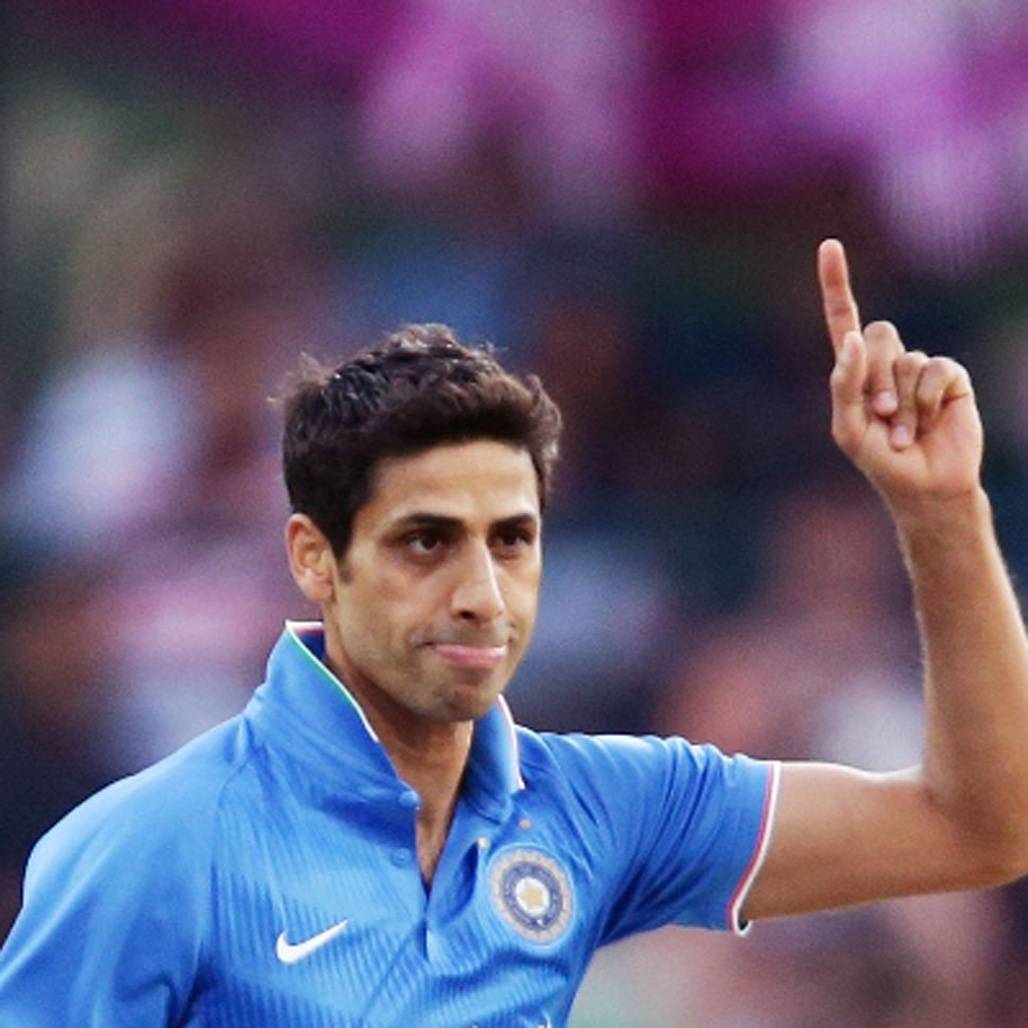 धोनी ने छोड़ दिया था शाहिद अफरीदी का कैच, नेहरा ने दी थी गाली..?