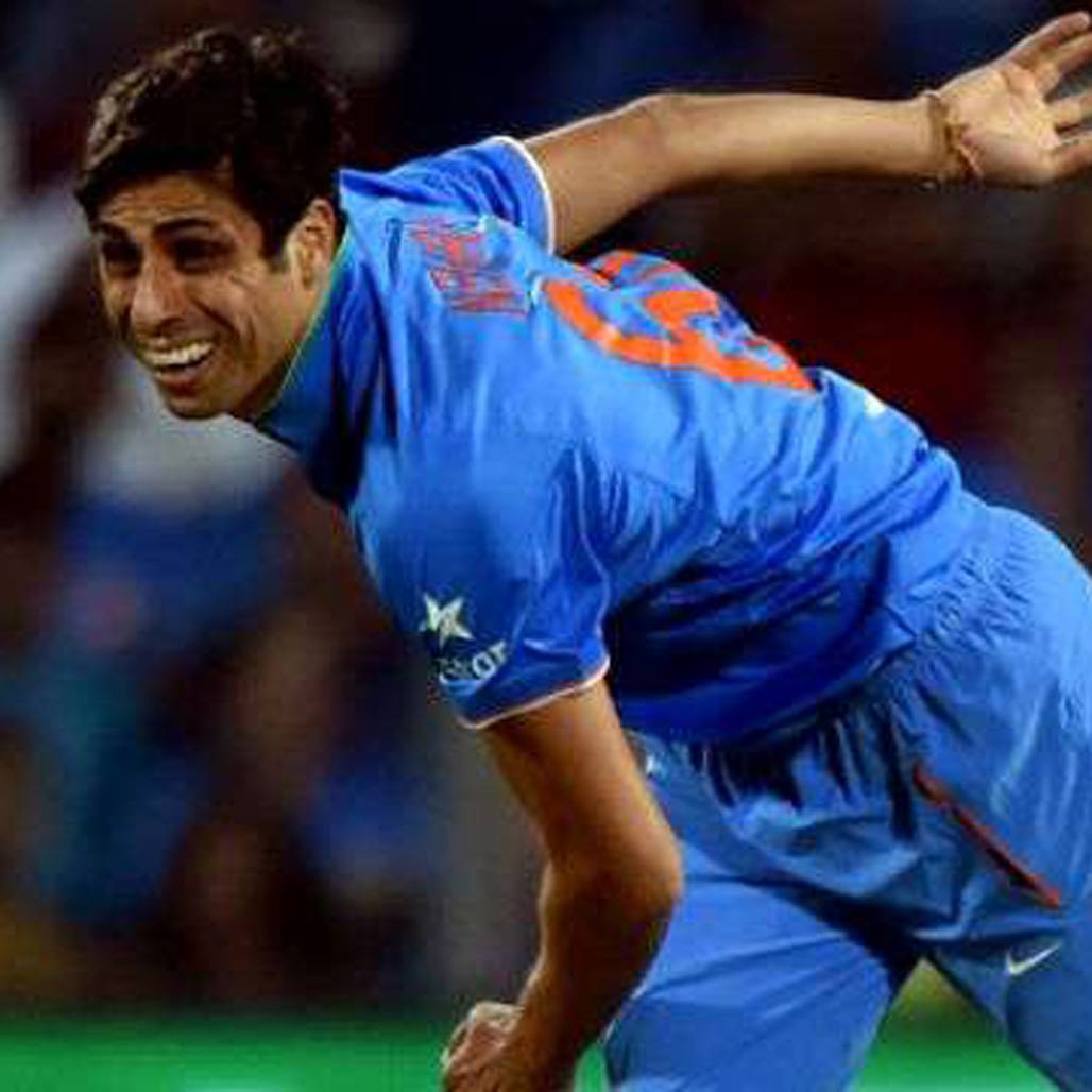 धोनी ने छोड़ दिया था शाहिद अफरीदी का कैच, नेहरा ने दी थी गाली..?