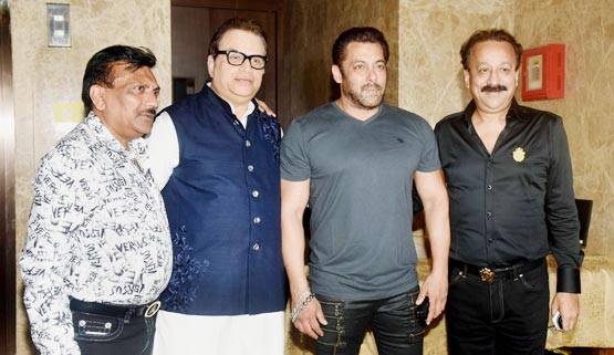 DIWALI PARTY: डिलीवरी के कुछ ही दिनों बाद दिखा सोहा अली खान का ये अंदाज