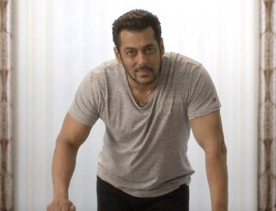 अजय की वजह से नहीं हुई तब्बू की शादी? कुंवारे हैं ये 7 उम्रदराज स्टार