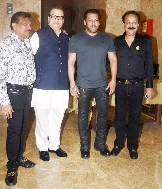 DIWALI PARTY: डिलीवरी के कुछ ही दिनों बाद दिखा सोहा अली खान का ये अंदाज