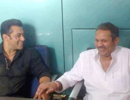 मिलिए शिवाजी के वंशज से, लग्जरी कारों से लेकर बुलेट चलाने के हैं शौकीन