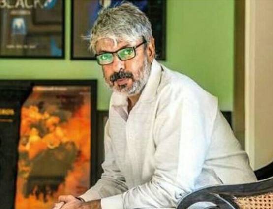 अजय की वजह से नहीं हुई तब्बू की शादी? कुंवारे हैं ये 7 उम्रदराज स्टार