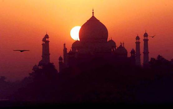 तीन बार बिक चुका है ताजमहल! कुतुबमीनार से भी ज्यादा है ऊंचाई