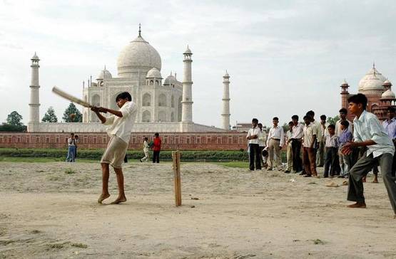 तीन बार बिक चुका है ताजमहल! कुतुबमीनार से भी ज्यादा है ऊंचाई