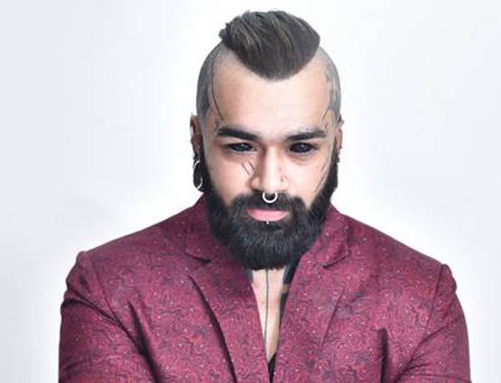 दिल्ली के टैटूग्राफर ने आंख में बनवाया टैटू, कहा- हमेशा से ये करवाना चाहता था