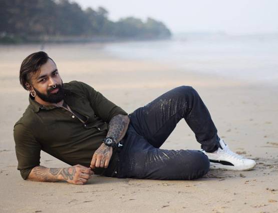 दिल्ली के टैटूग्राफर ने आंख में बनवाया टैटू, कहा- हमेशा से ये करवाना चाहता था