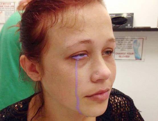 दिल्ली के टैटूग्राफर ने आंख में बनवाया टैटू, कहा- हमेशा से ये करवाना चाहता था