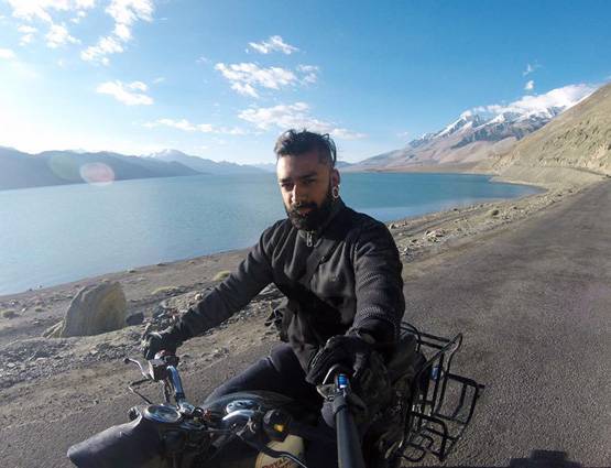 दिल्ली के टैटूग्राफर ने आंख में बनवाया टैटू, कहा- हमेशा से ये करवाना चाहता था