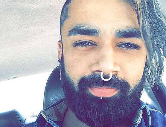 दिल्ली के टैटूग्राफर ने आंख में बनवाया टैटू, कहा- हमेशा से ये करवाना चाहता था