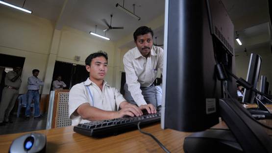 मोदी सरकार के लिए घर बैठे करें डाटा एंट्री, हर महीने होगी कमाई