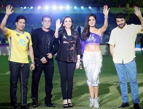 ISL का भव्य शुभारंभ, PHOTOS में देखें सलमान-कटरीना का अंदाज
