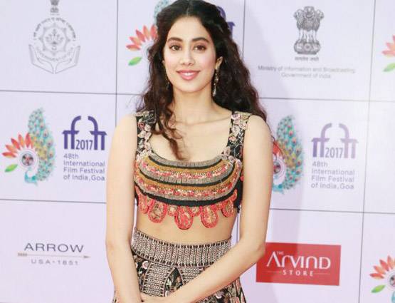 डेब्यू फिल्म से पहले गोवा फेस्‍टिवल में छाई जाह्नवी कपूर