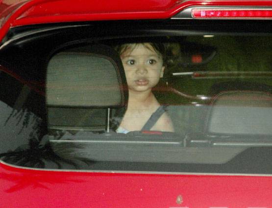 बर्थडे पार्टी में शाहिद की बेटी ने किया मम्मी को पेंट, देखें PHOTOS