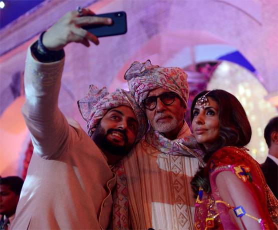 बच्चन परिवार ने शादी में ऐसे बांधा समां, देखें INSIDE PHOTOS